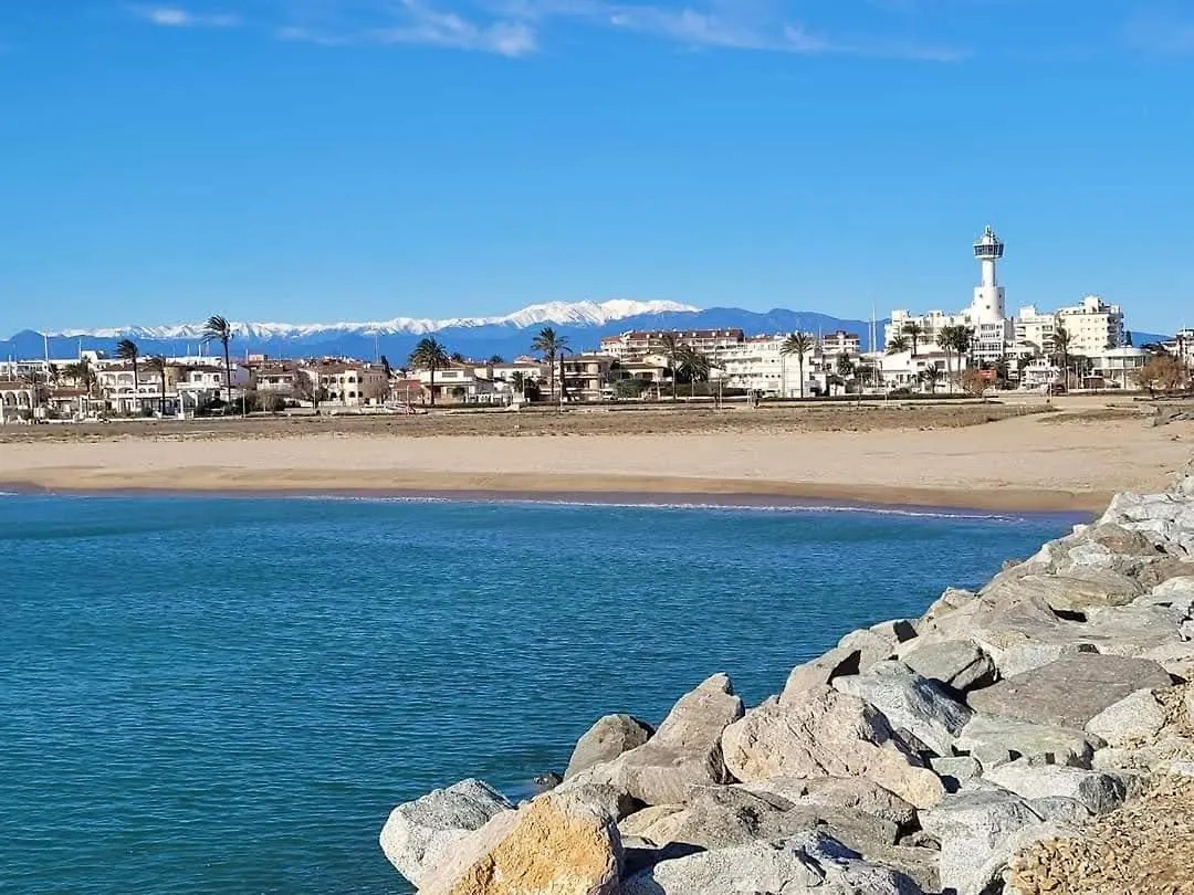 Appartement 4 A 6 Pers Premiere Ligne De La Mer Empuriabrava