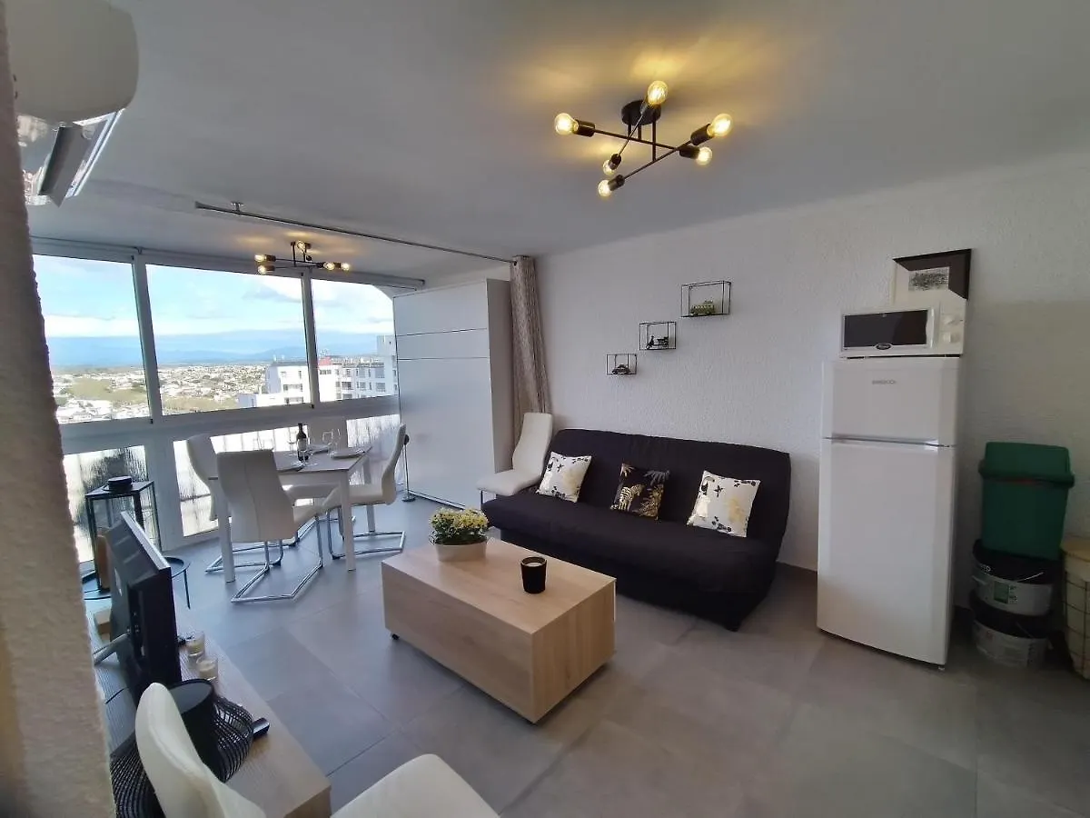 Apartment Appartement 4 A 6 Pers Premiere Ligne De La Mer Empuriabrava
