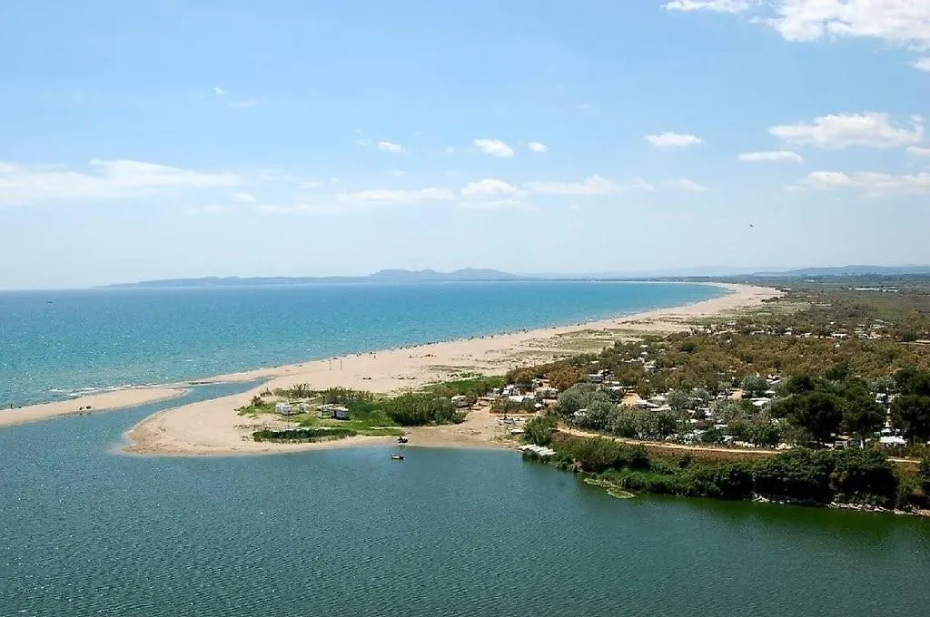 Apartment Appartement 4 A 6 Pers Premiere Ligne De La Mer Empuriabrava